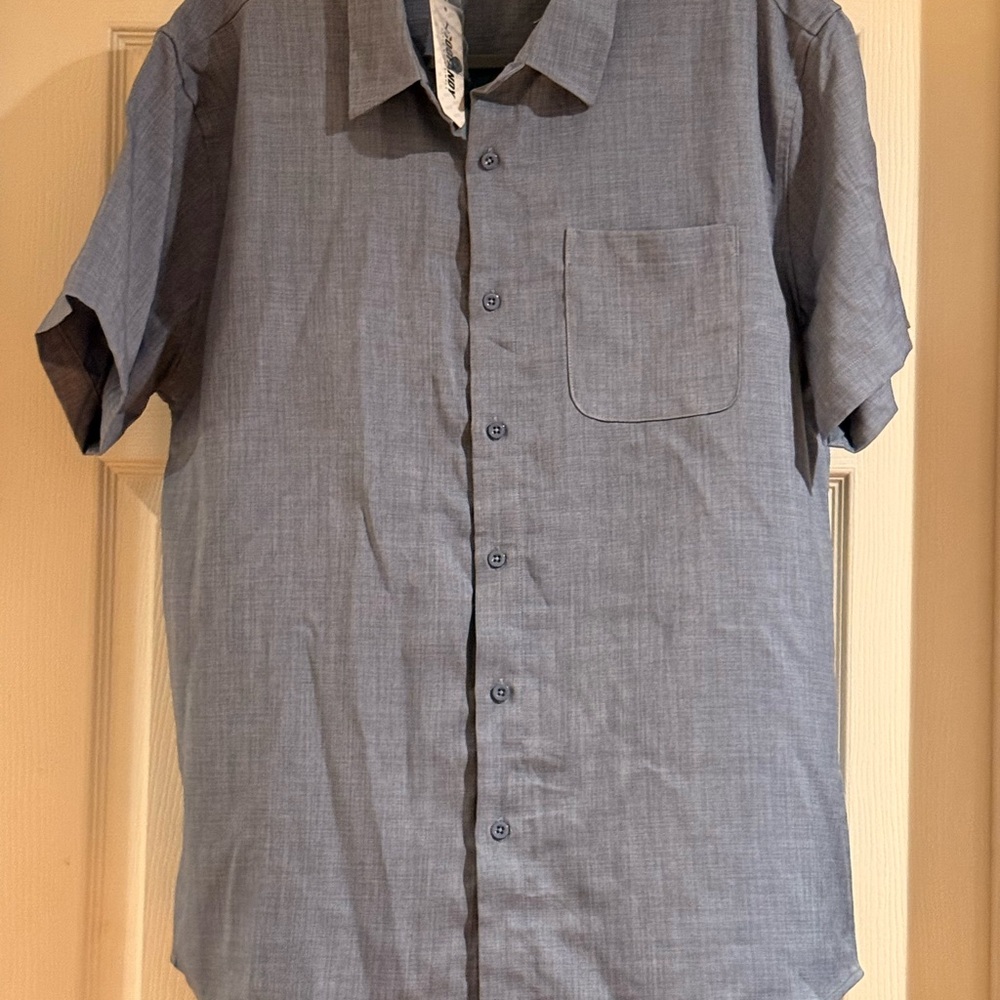 NWT short sleeve button up mens shirt light weight size Large